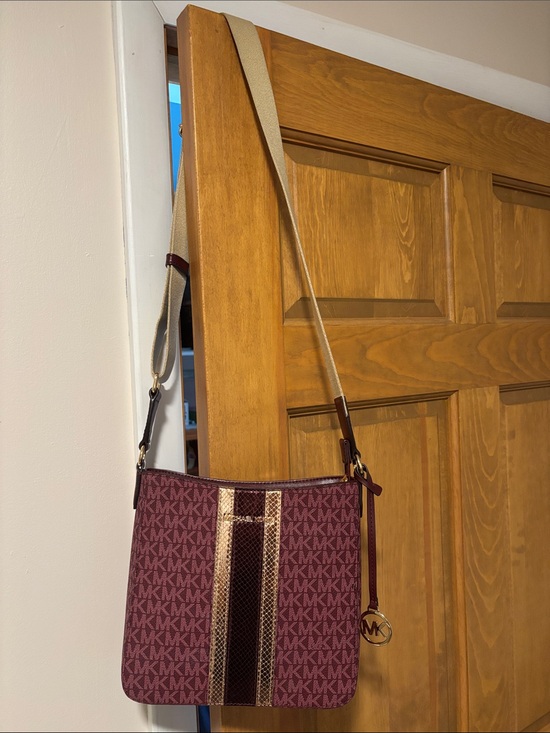 Michael Kors Handbags - Michael Kors Plum Signature Crossbody with Gold Accent